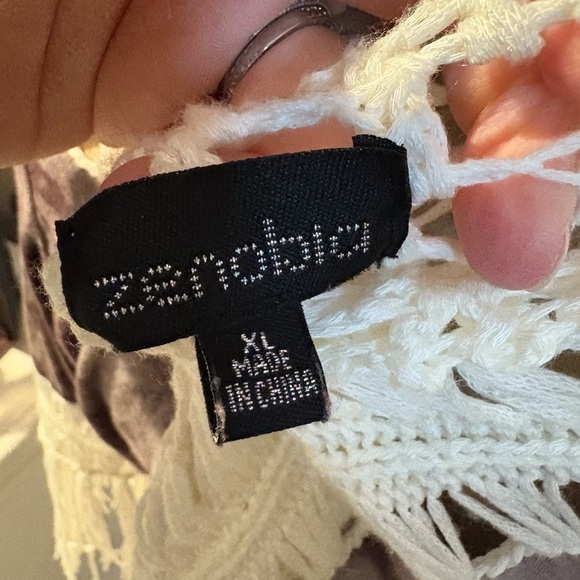 Zenobia size 1XL fringe top. - Picture 3 of 5